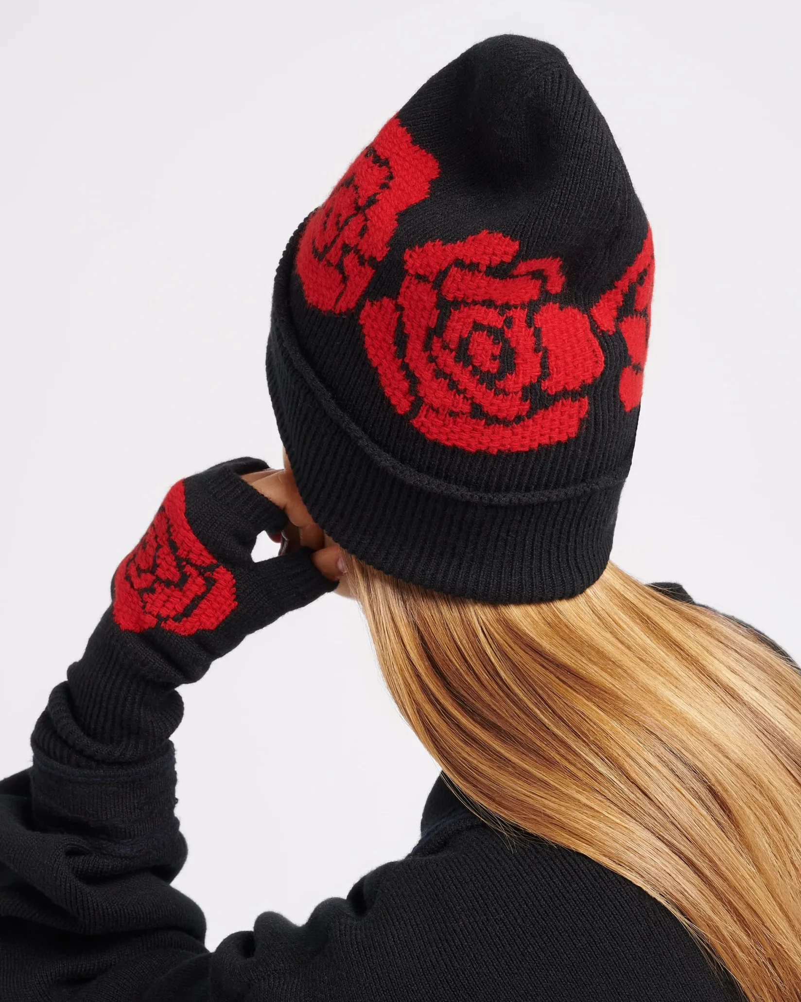 Women Barrie Beanie in cashmere and wool with a rose motif