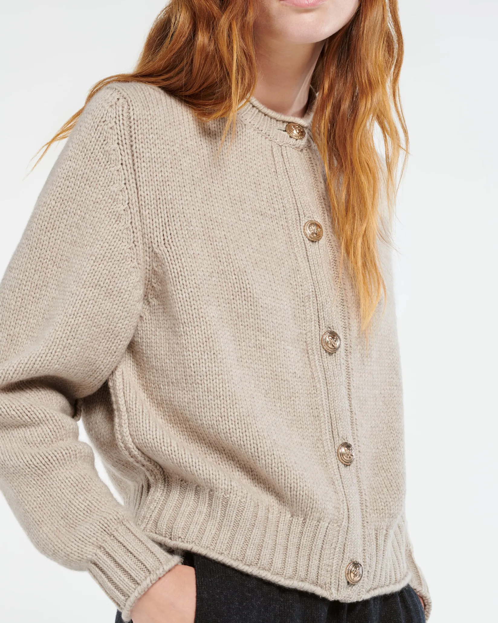Women Barrie Cardigan in chunky cashmere with gold buttons