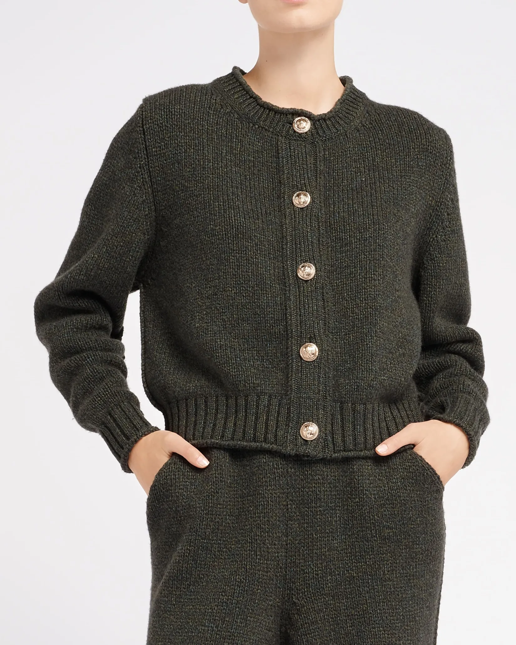 Women Barrie Cardigan in chunky cashmere with gold buttons