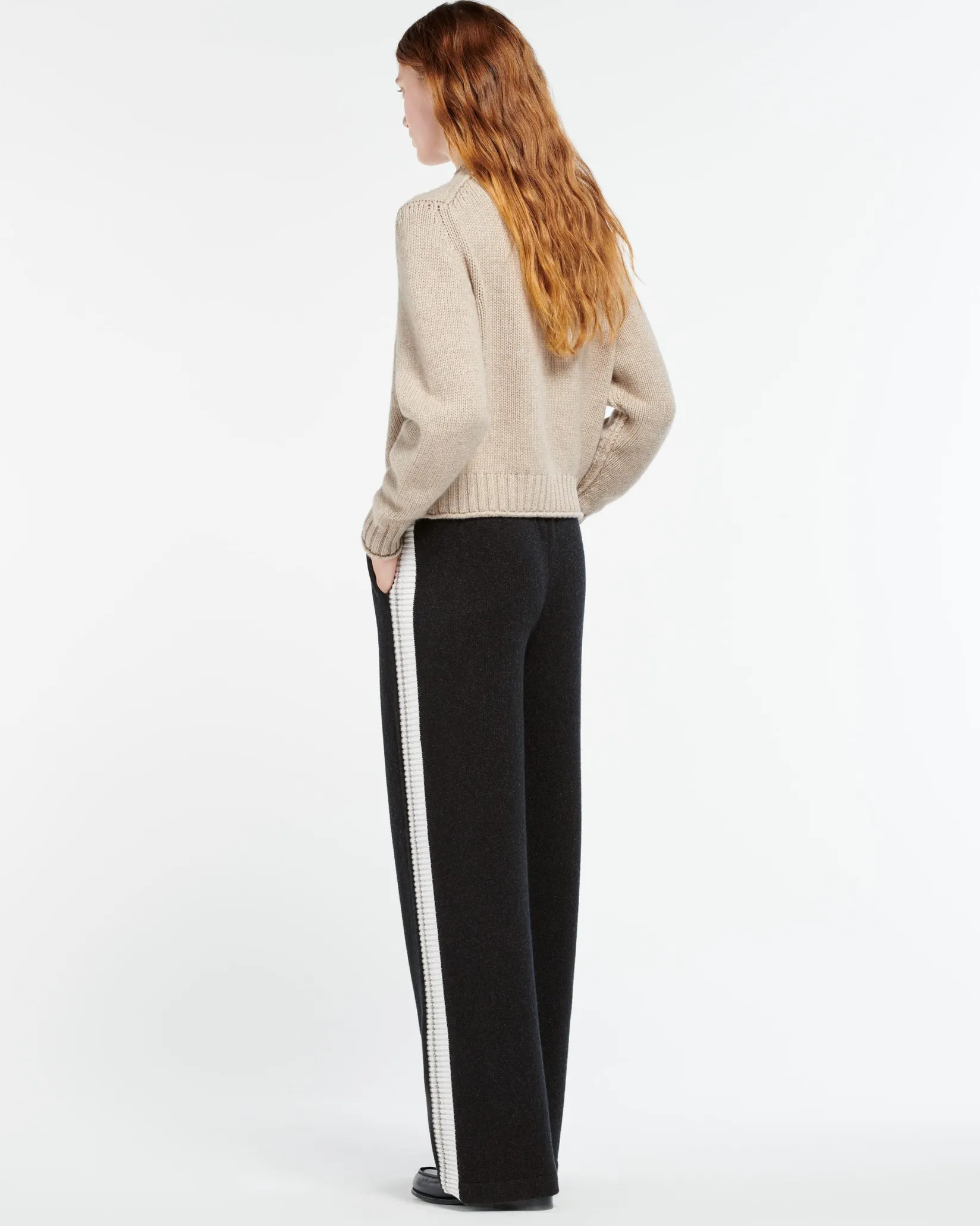 Women Barrie Cardigan in chunky cashmere with gold buttons