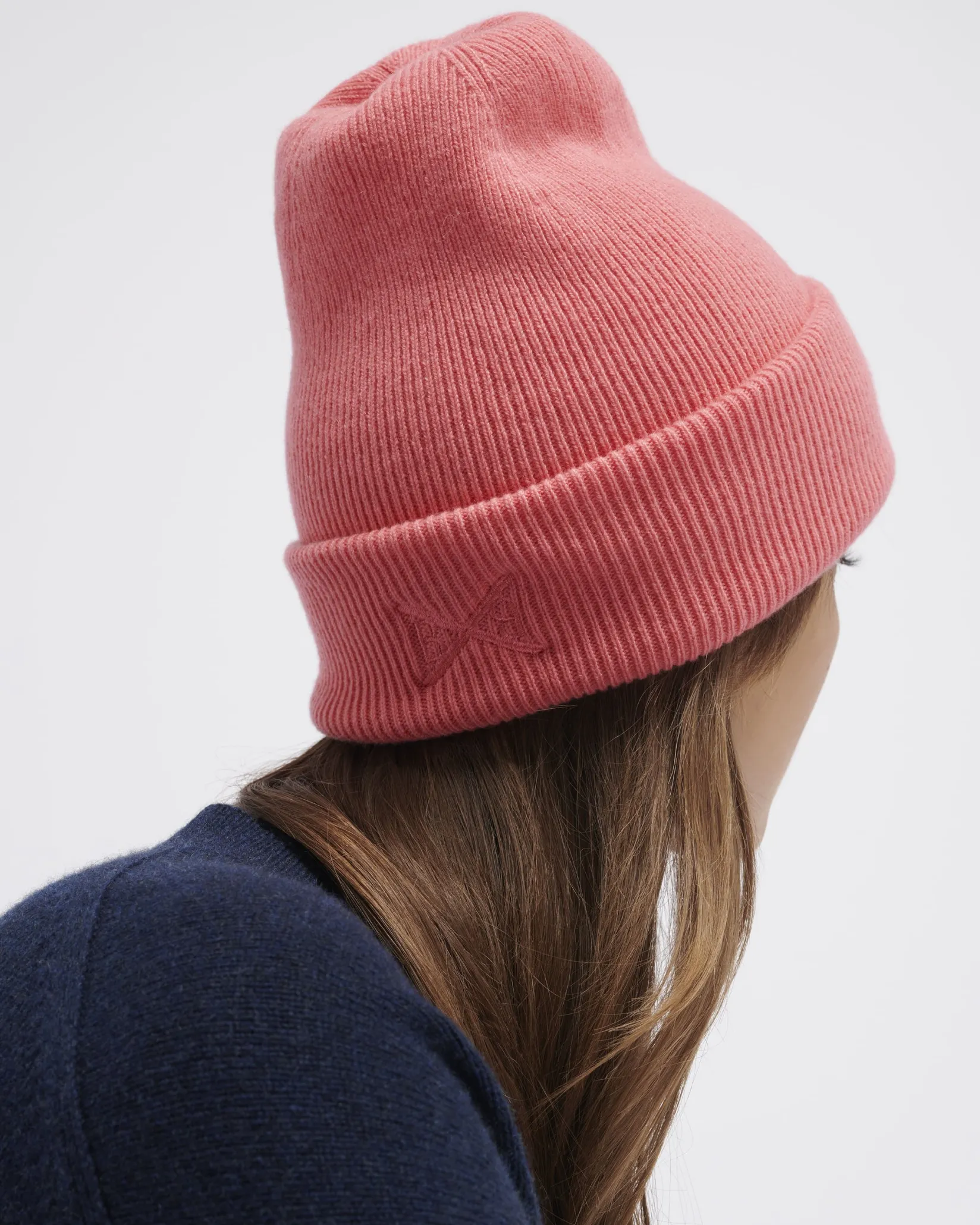 Women Barrie Cashmere beanie with embroidered logo