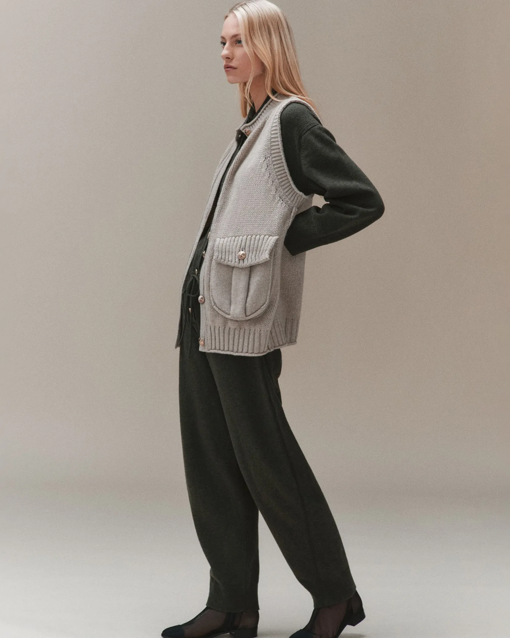 Women Barrie Chunky sleeveless cardigan with gold buttons