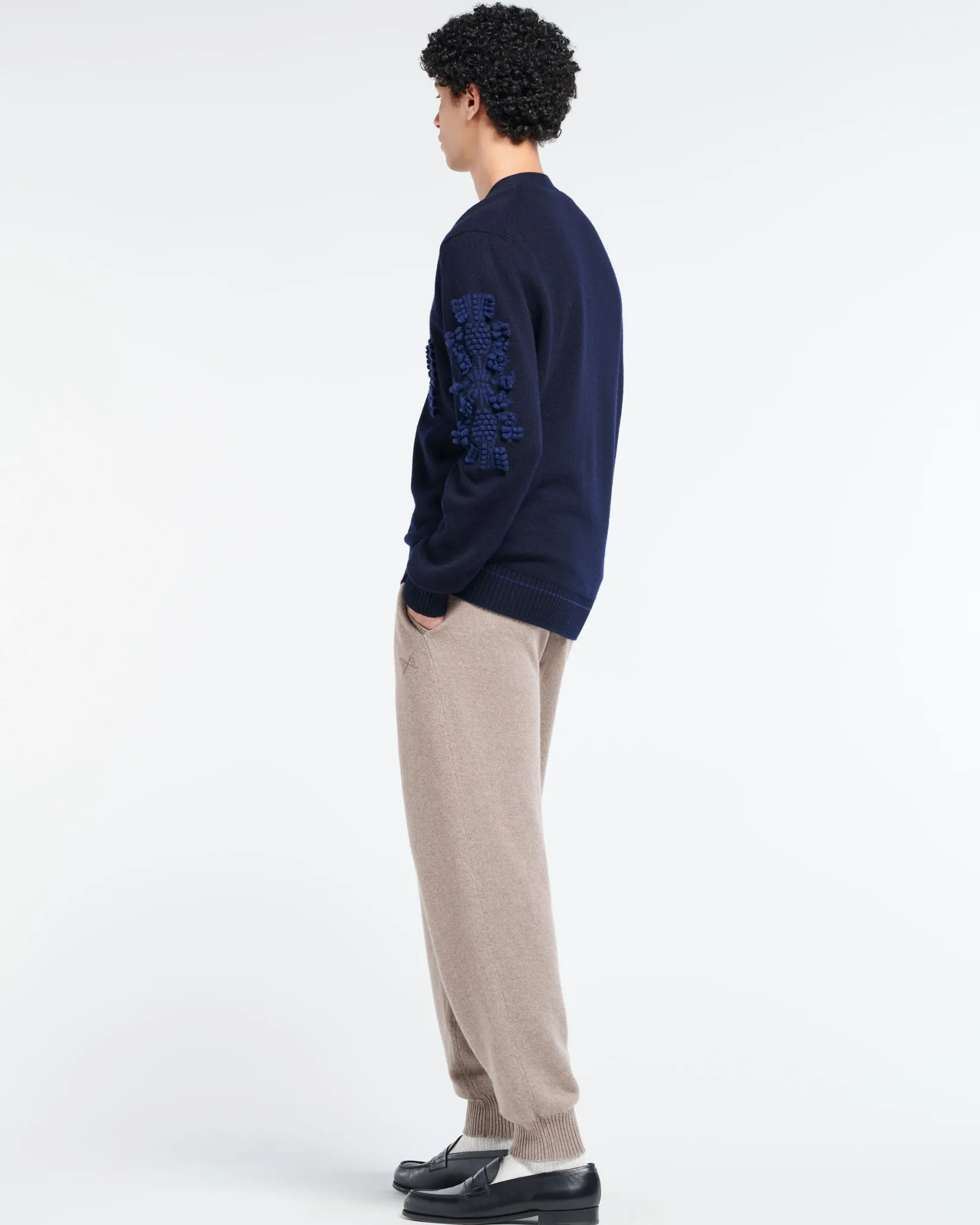 Barrie 3D logo V-neck cashmere cardigan