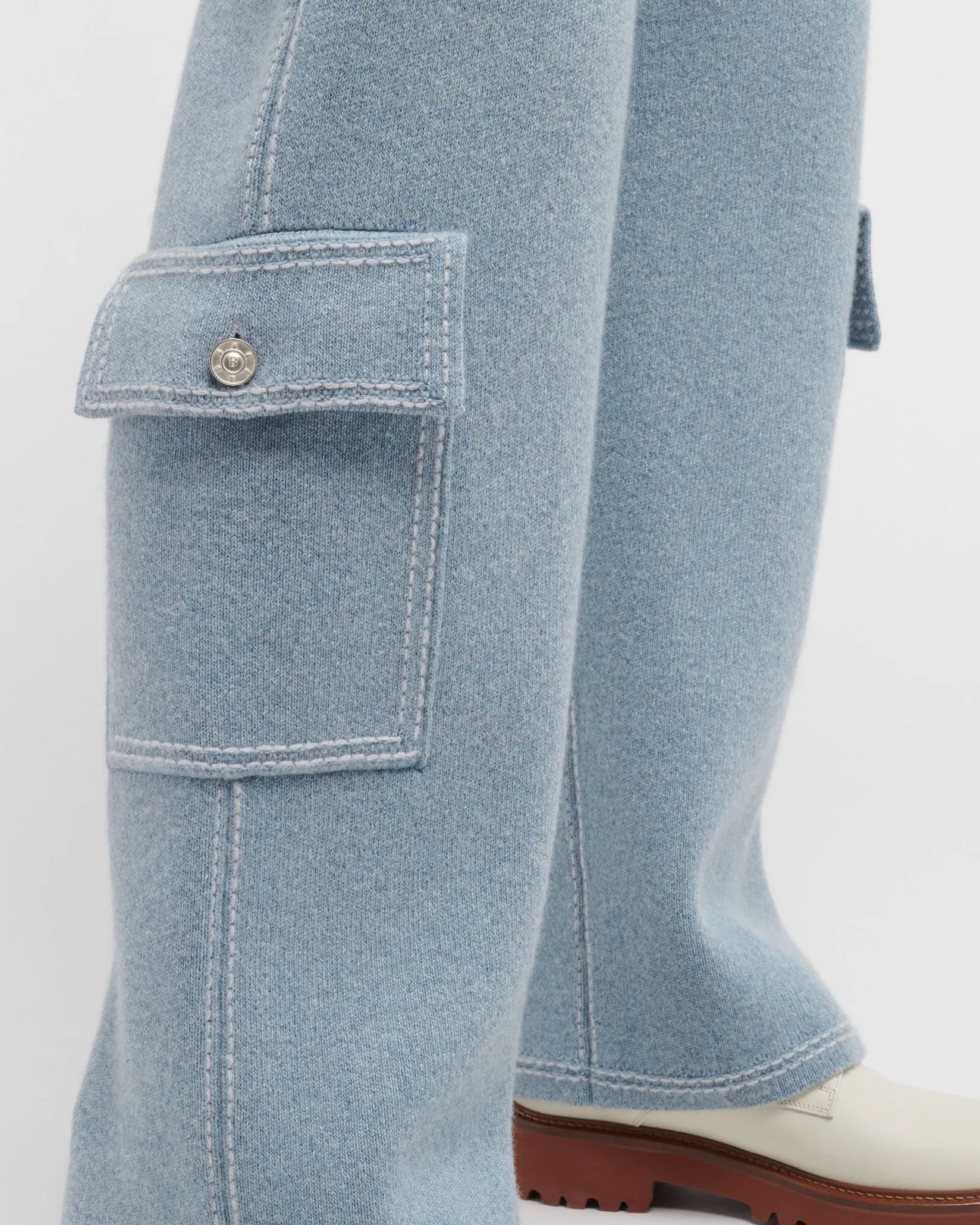 Women Barrie Denim cargo trousers in cashmere and cotton
