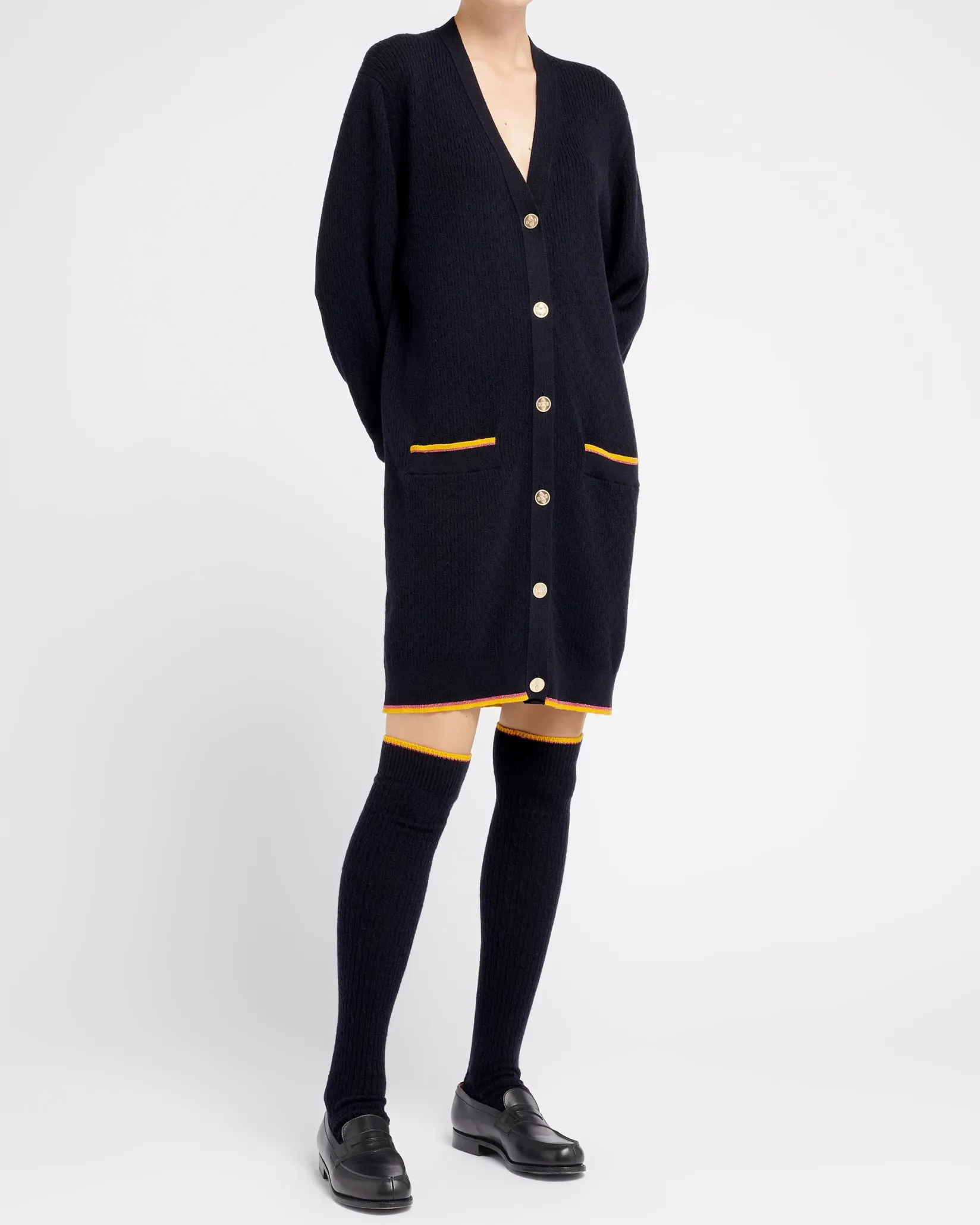 Women Barrie Long V-neck cardigan in lightweight cashmere
