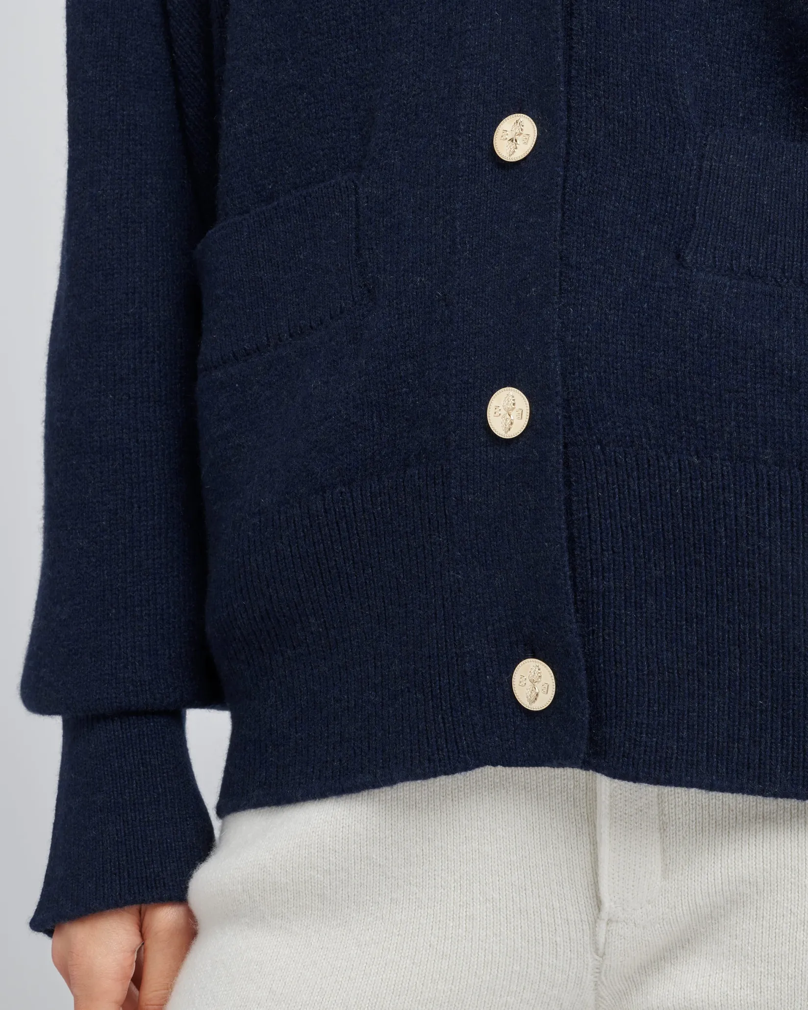 Women Barrie V-neck cashmere cardigan