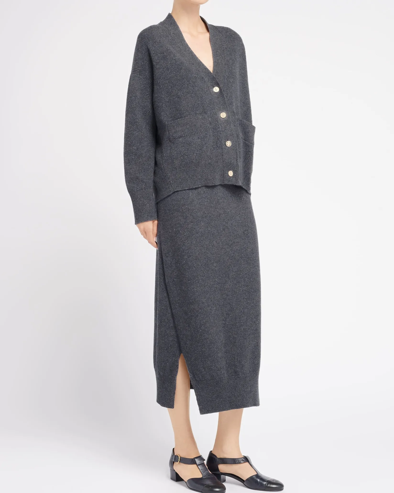 Women Barrie V-neck cashmere cardigan