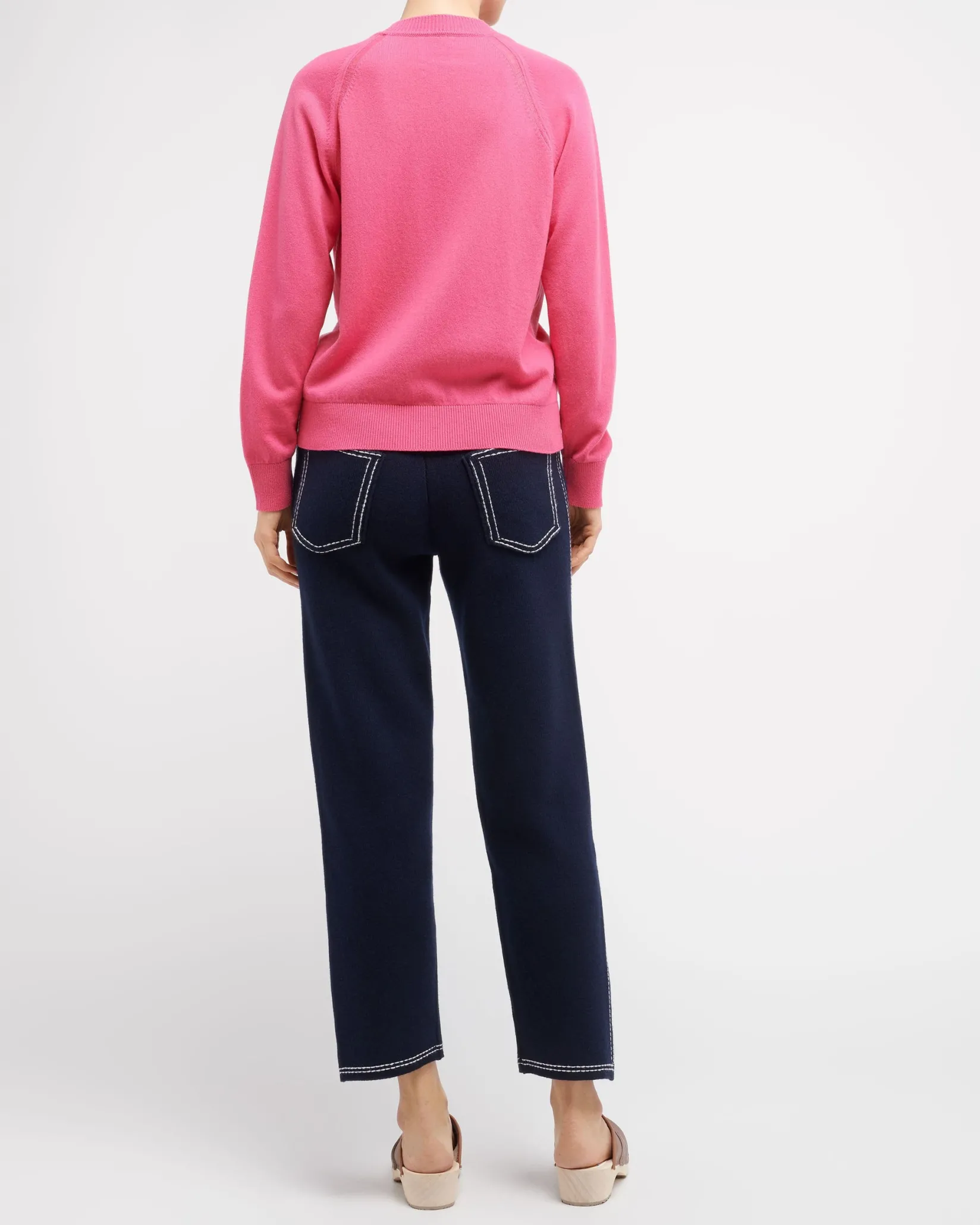 Women Barrie V-neck cashmere cardigan