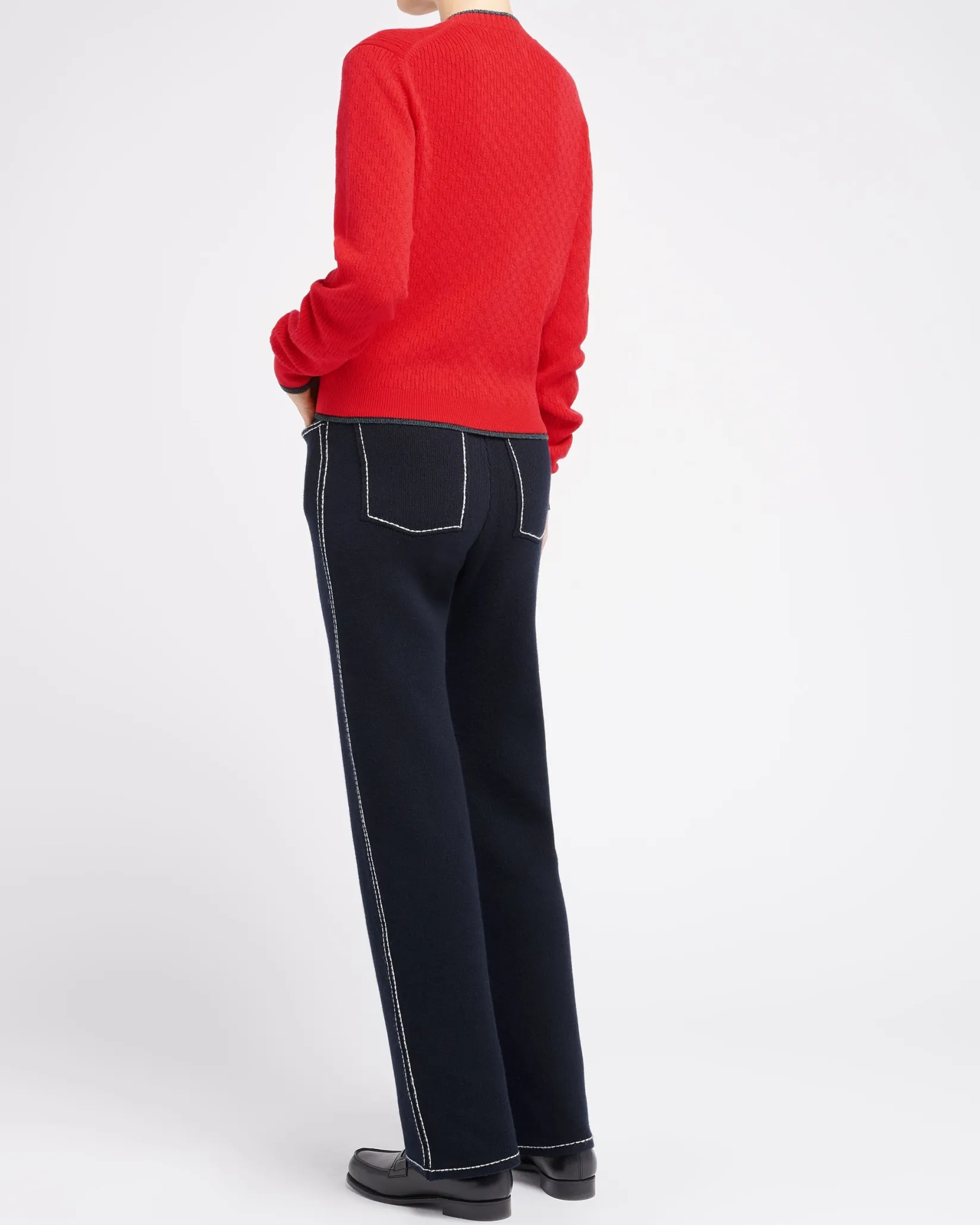 Women Barrie V-neck jumper in lightweight cashmere